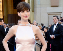 Oscars 2013: Anne Hathaway in Prada